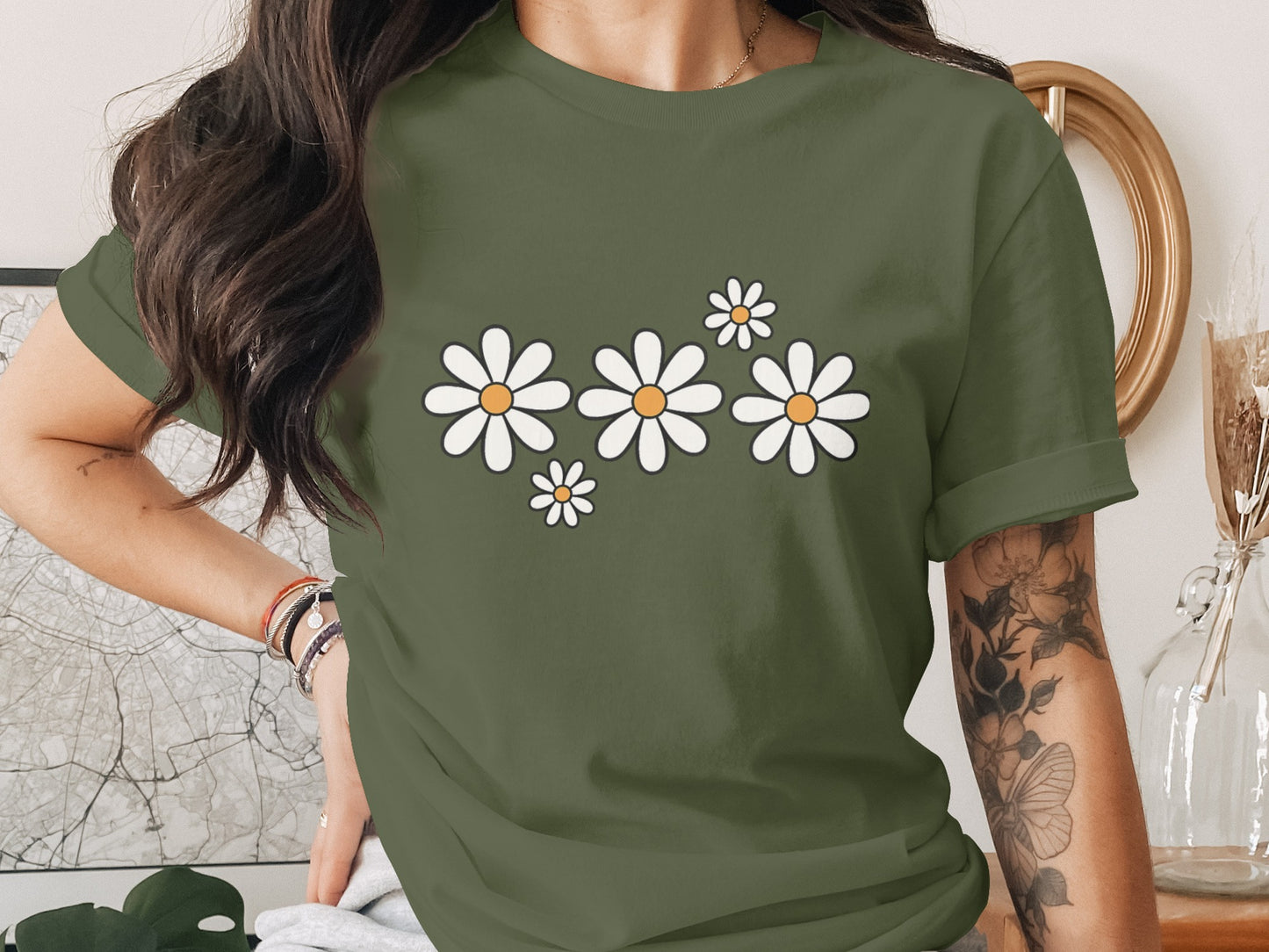Daisy Graphic Design Comfortable Casual T-Shirt product type