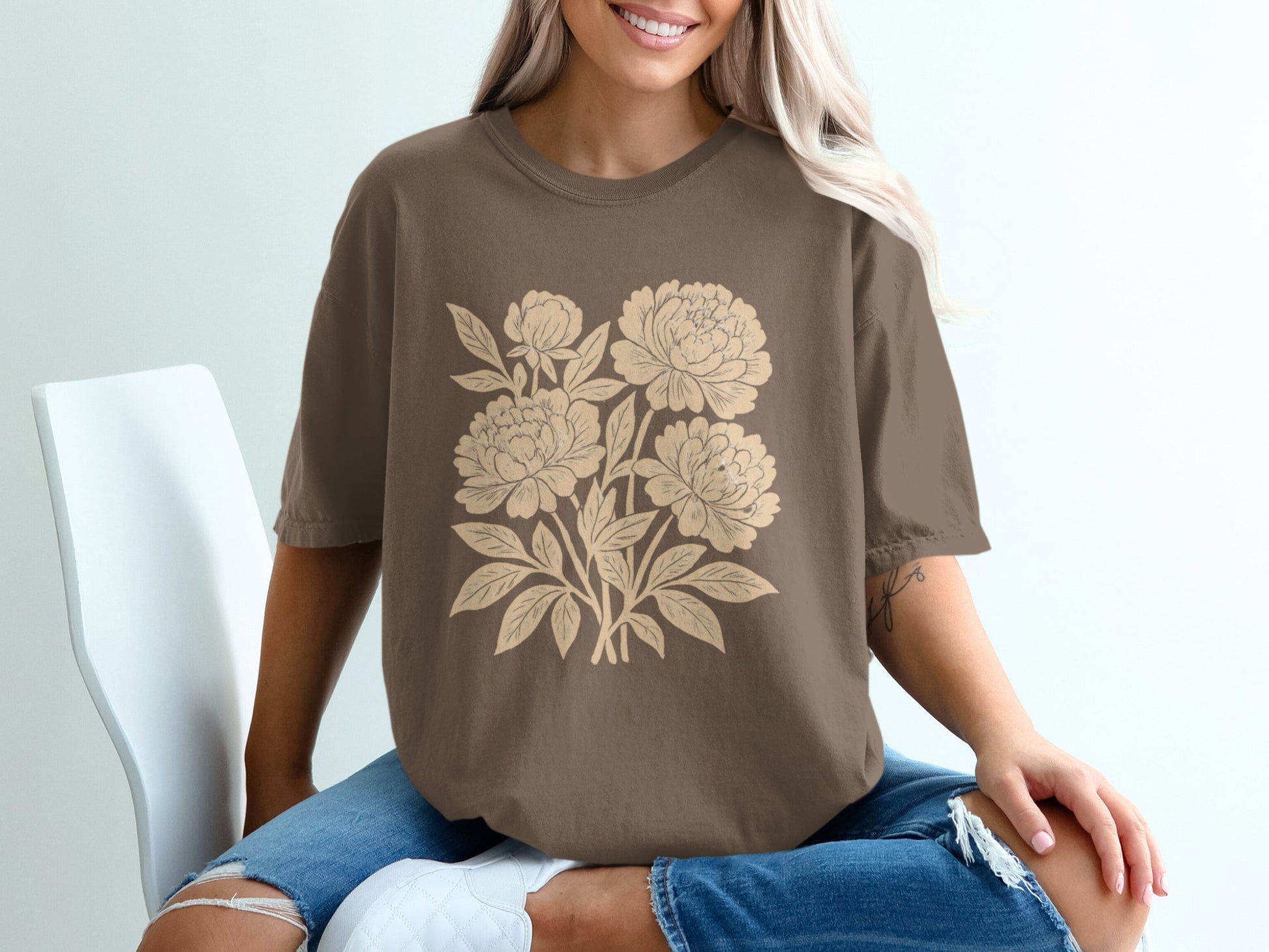 Fashionable T-Shirt with Floral Pattern Design