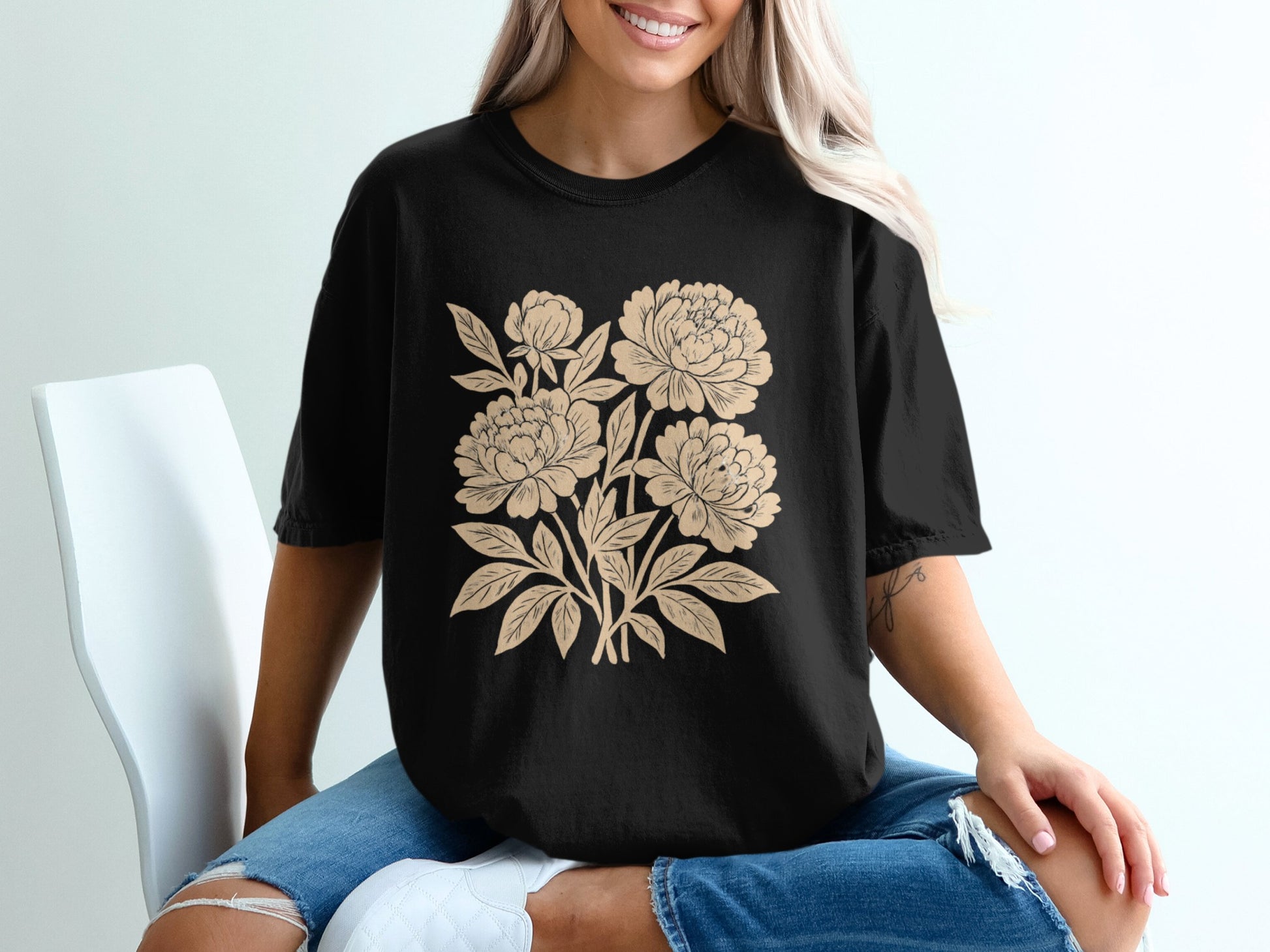 Elegant Floral Design T-Shirt for Casual Wear
